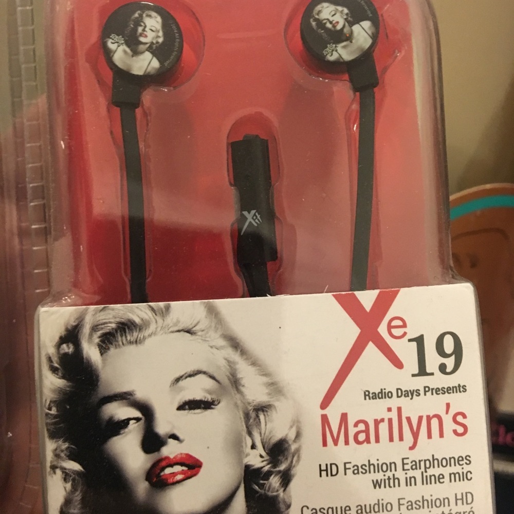 Marilyn Monroe ear buds